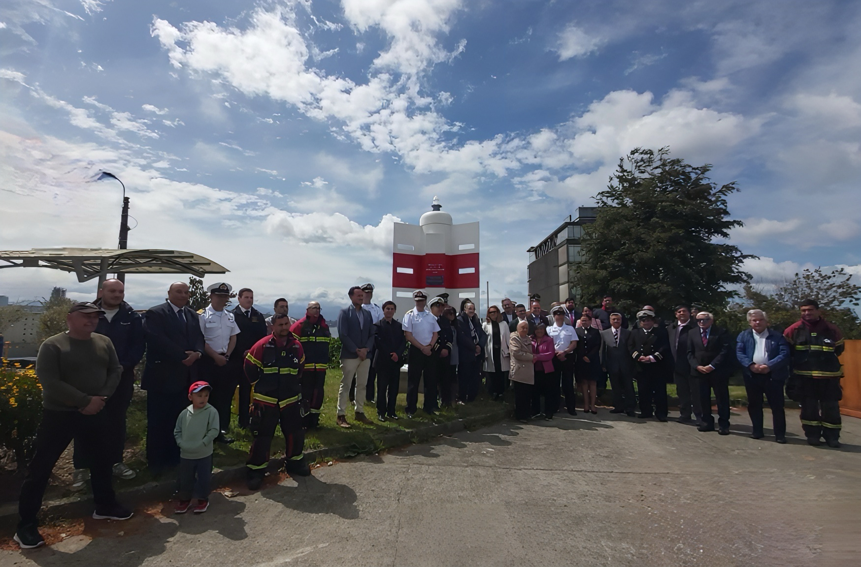 Se inaugura anhelado reconocimiento a marinos mercantes, en barrio puerto de Puerto Montt.